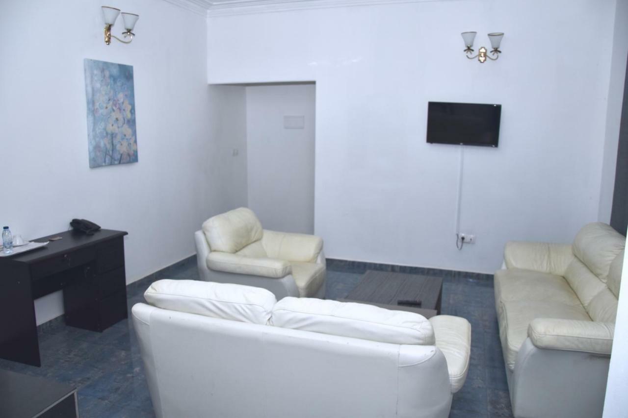 Hotel La Couronne Rw Yaoundé Eksteriør bilde